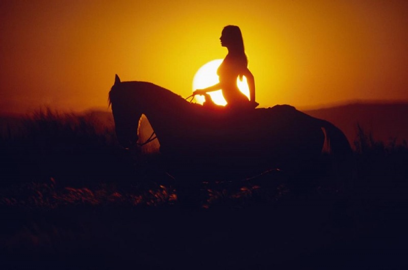 Pánské Mikina s Kapucí Playboy December 1972 Playmate Mercy Rooney Sunset Rider | PLBY-593025